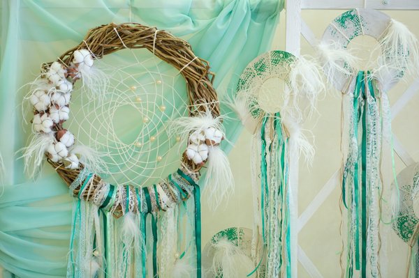 Découvrez comment un attrape rêve géant peut sublimer votre chambre